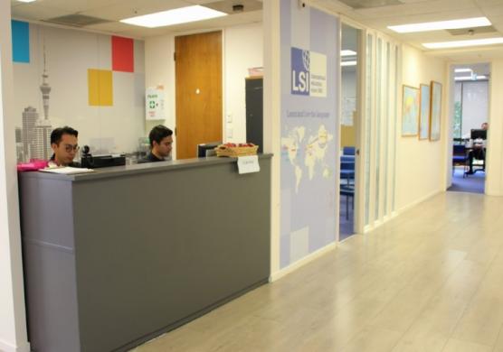 Language Studies International Auckland 專業證書