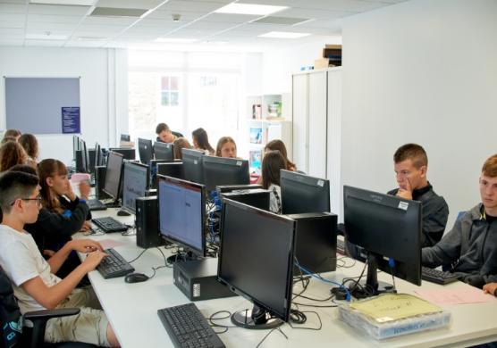 Language Studies International Cambridge 主題課程