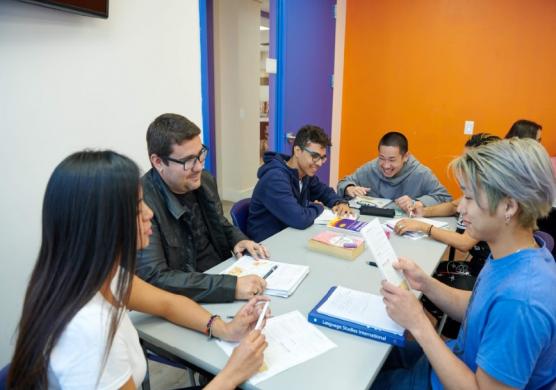 Language Studies International Toronto 語言學習