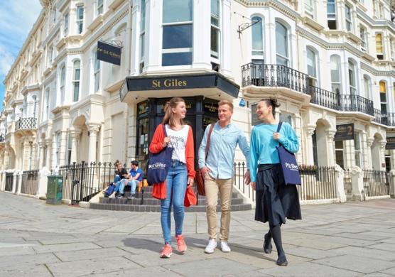 St Giles Brighton 專業證書
