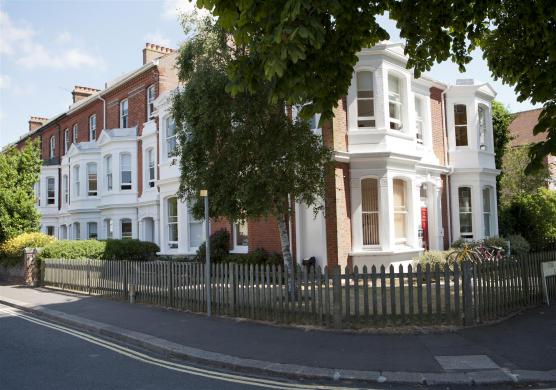 Centre of English Studies Worthing 學校介紹